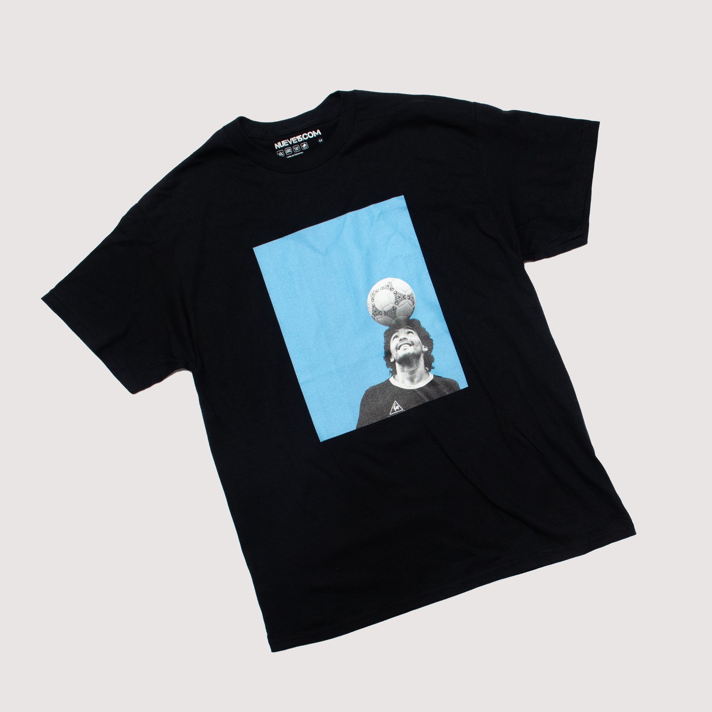 Camiseta Maradona con balón